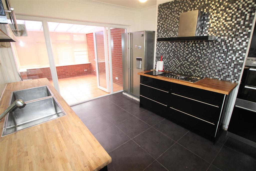 Windsor Drive, Solihull 4 bed semidetached house £416,500