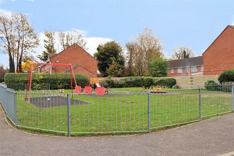 2 Lowry Close, Erith, DA8 1PN