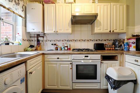 2 Lowry Close, Erith, DA8 1PN