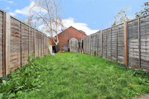 2 Lowry Close, Erith, DA8 1PN