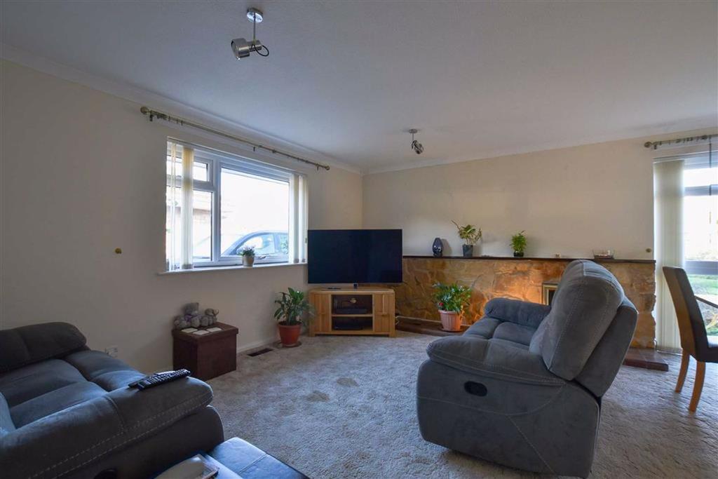 Fallowfield, Wellingborough 3 bed detached bungalow £305,000