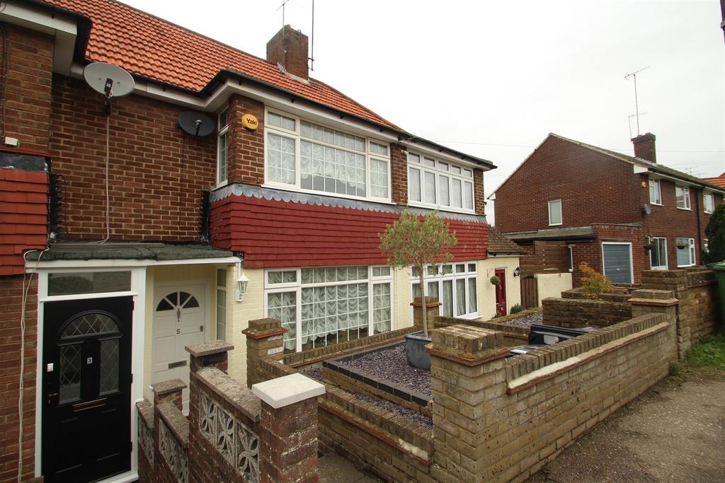 Langley Avenue, Hemel Hempstead 2 bed house £1,150 pcm (£265 pw)