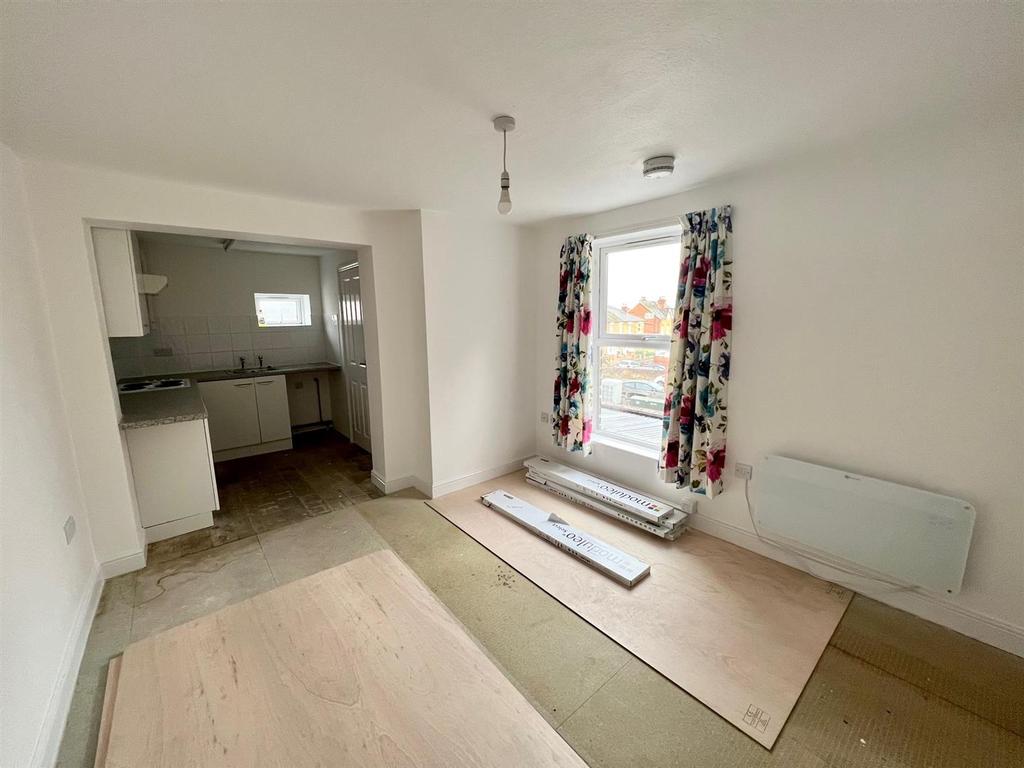 Barnards Green Road, Malvern Studio £450 pcm (£104 pw)