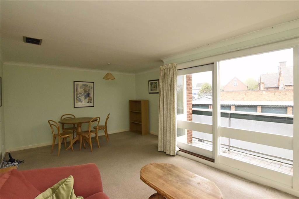 Upper Howsell Road, Malvern 2 bed apartment £675 pcm (£156 pw)