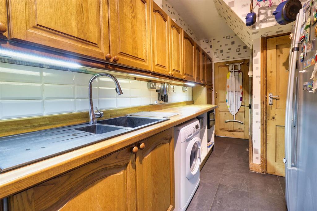 Fitted kitchen