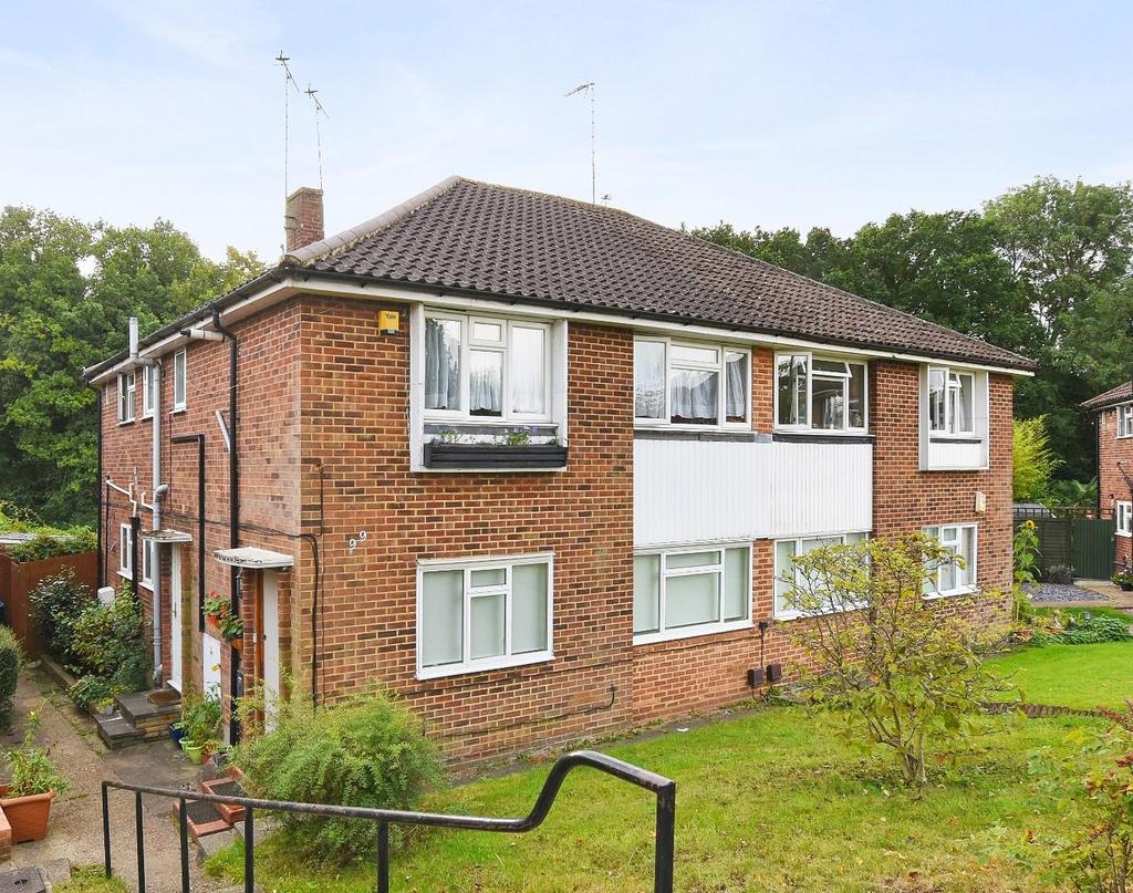 Vernon Crescent, EN4 2 bed £425,000