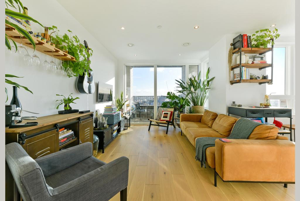Duval House, SW11 2 bed flat £2,250 pcm (£519 pw)