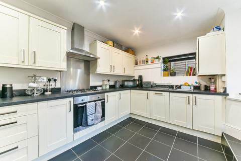 2 bedroom flat to rent, Worple Road, SW19