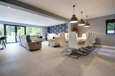 31 Broomfield, Adel, Leeds, LS16 6AE