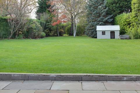 31 Broomfield, Adel, Leeds, LS16 6AE