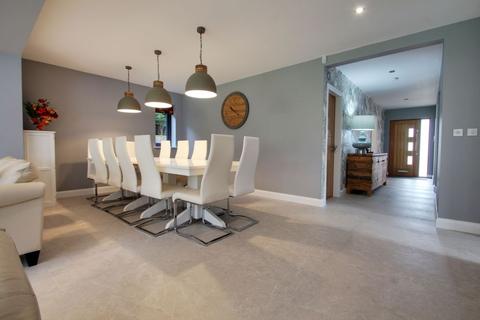 31 Broomfield, Adel, Leeds, LS16 6AE
