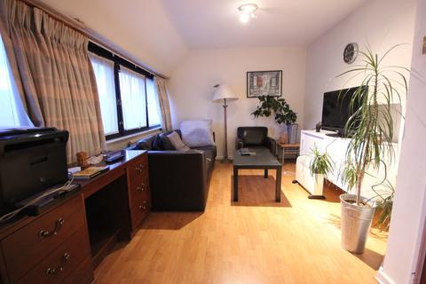 116 Britten Close, London, NW11 7HW