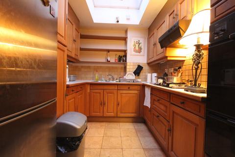 116 Britten Close, London, NW11 7HW