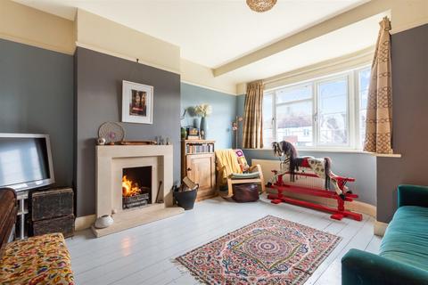 3 bedroom semi-detached house to rent, Woodbury Avenue, Petersfield, GU32