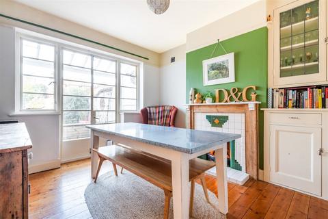 3 bedroom semi-detached house to rent, Woodbury Avenue, Petersfield, GU32