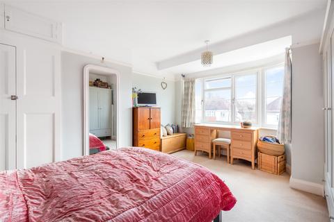 3 bedroom semi-detached house to rent, Woodbury Avenue, Petersfield, GU32