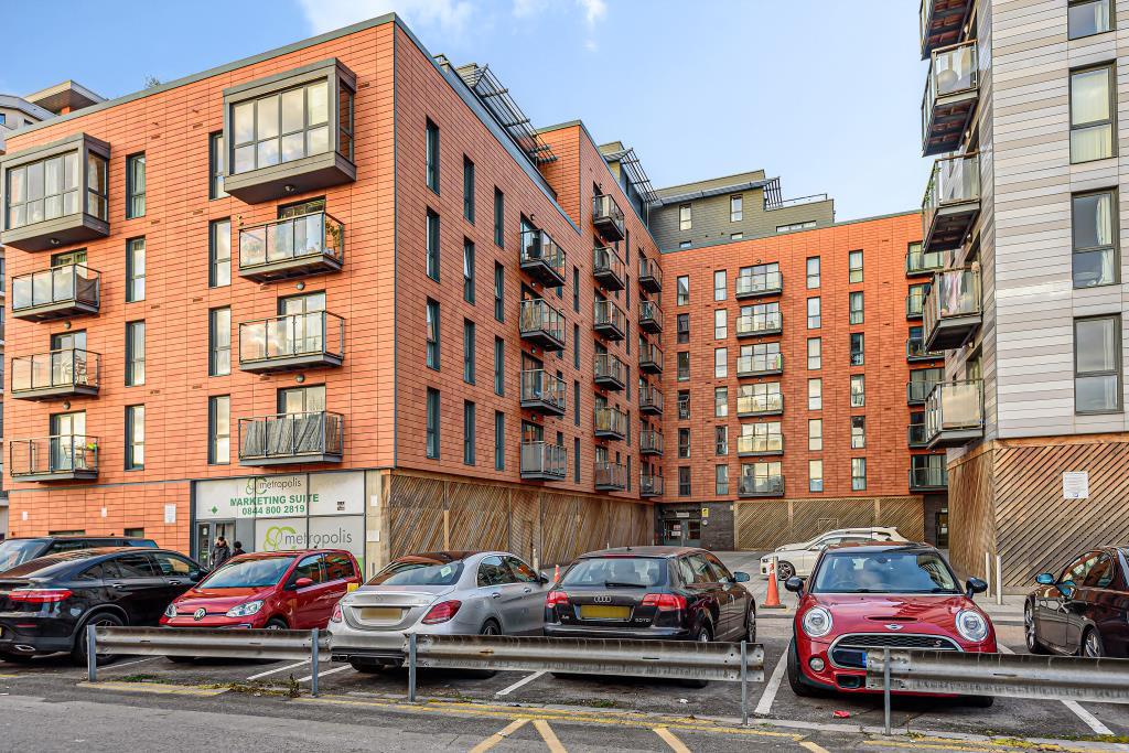 Rivington Apartments, Slough, SL2 2 bed apartment £1,400 pcm (£323 pw)