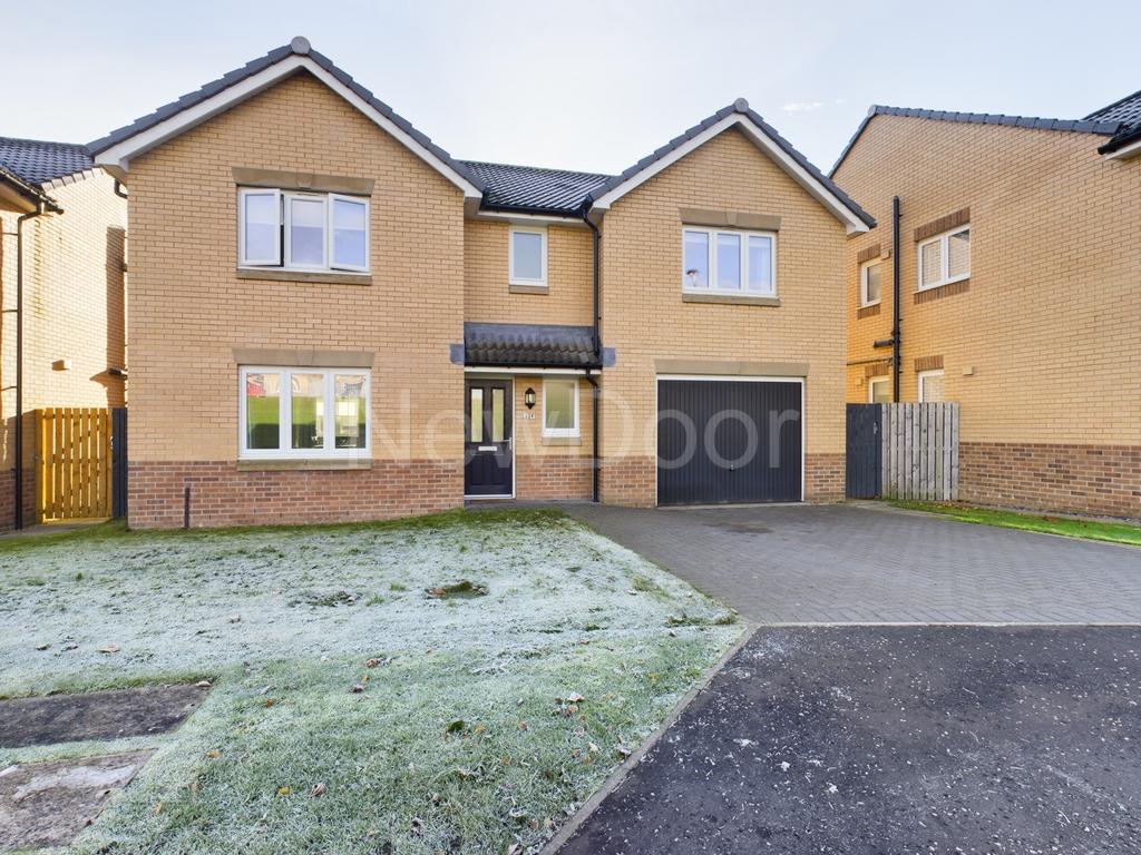 Millbank Crescent, PA7 5 bed detached house £390,000