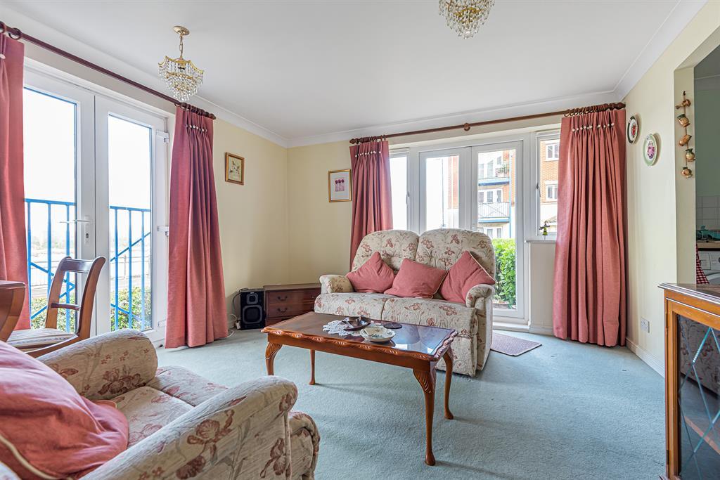 Applecross Close, Rochester 2 bed apartment £255,000