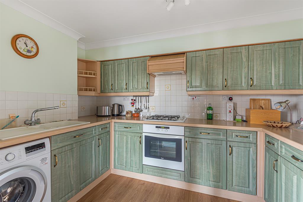 Applecross Close, Rochester 2 bed apartment £255,000