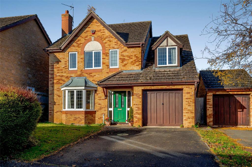 St Christophers Drive, Oundle... 4 bed detached house £450,000