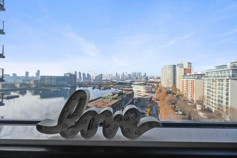 undefined, Amazing Two Double Bedroom Apartment in Victoria Dock