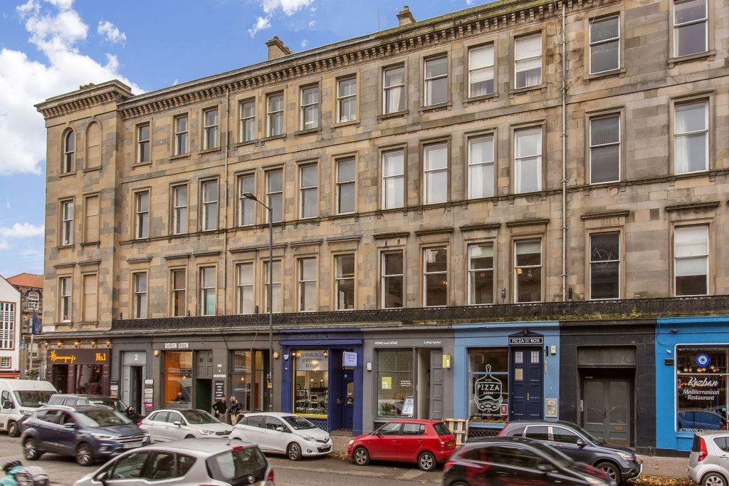 8/1 Commercial Street, The Shore, Edinburgh, EH6 6JA 2 bed flat - £375,000