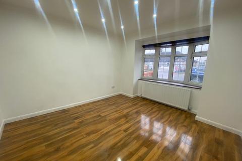 3 bedroom bungalow to rent, Yeading Gardens, UB4