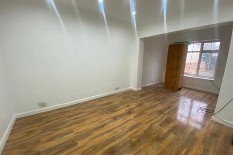 3 bedroom bungalow to rent, Yeading Gardens, UB4