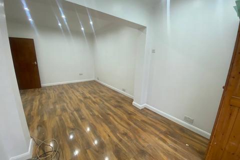 3 bedroom bungalow to rent, Yeading Gardens, UB4
