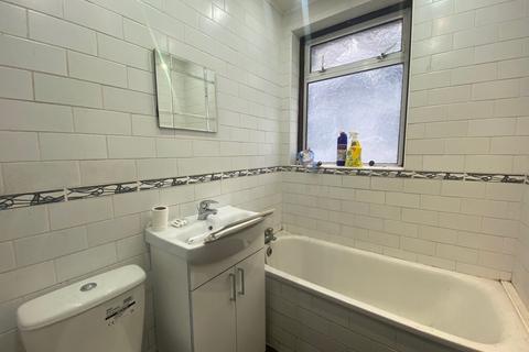 3 bedroom bungalow to rent, Yeading Gardens, UB4