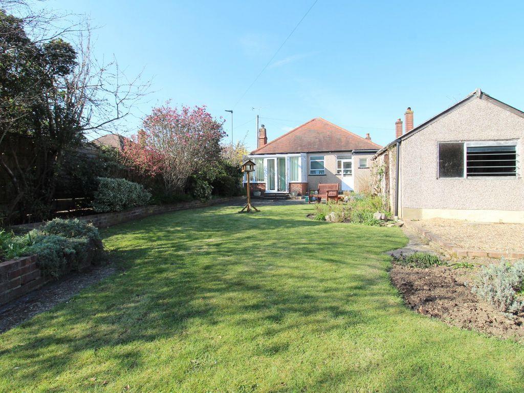 Hamilton Road, Feltham, TW13 2 bed detached bungalow £550,000