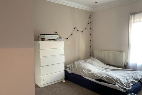 1 bedroom flat to rent, Penge Road