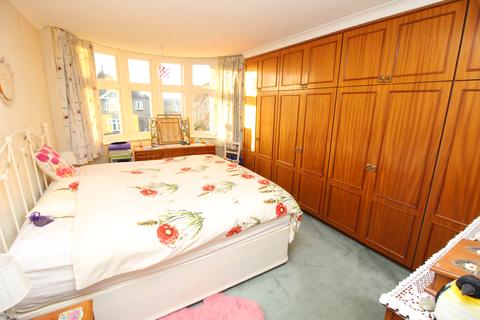 4 bedroom semi-detached house for sale - Ruskin Drive, Worcester Park KT4