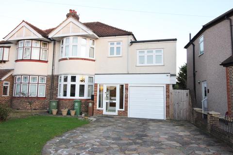 24 Ruskin Drive, Worcester Park, KT4 8LH