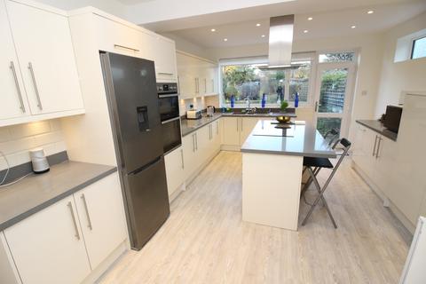 24 Ruskin Drive, Worcester Park, KT4 8LH