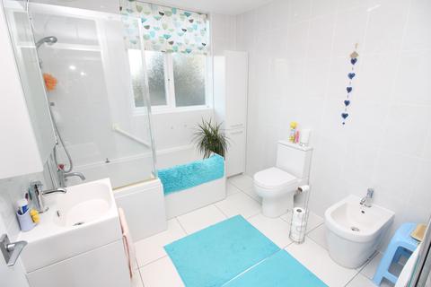24 Ruskin Drive, Worcester Park, KT4 8LH