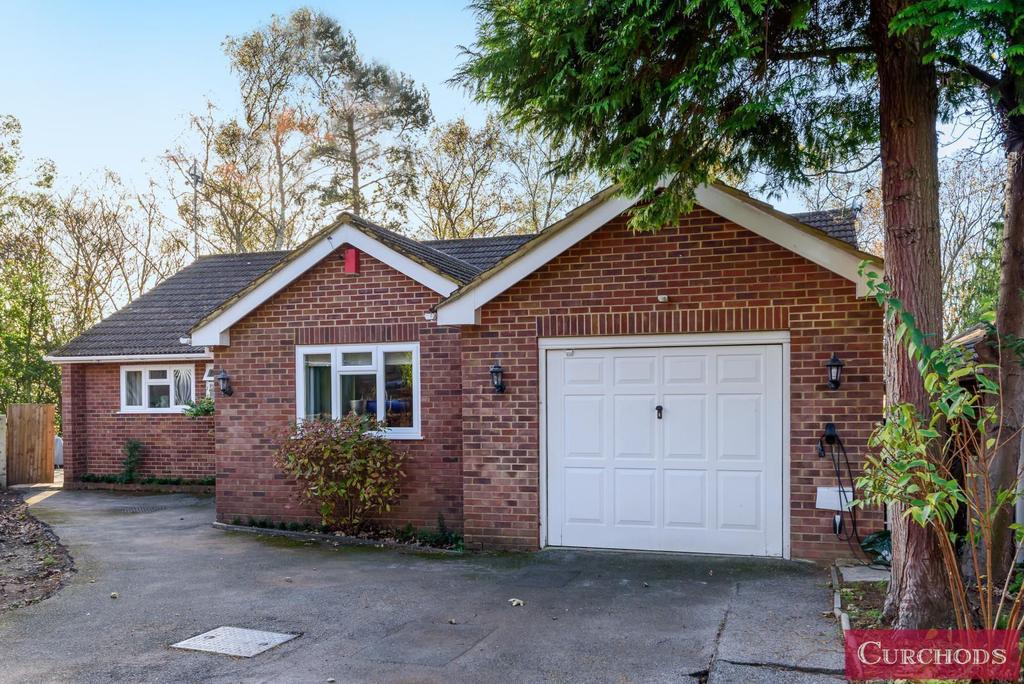 Cranmer Close, Weybridge, KT13 3 bed detached bungalow £950,000