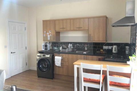 2 bedroom flat to rent, Winchester Avenue, Leicester