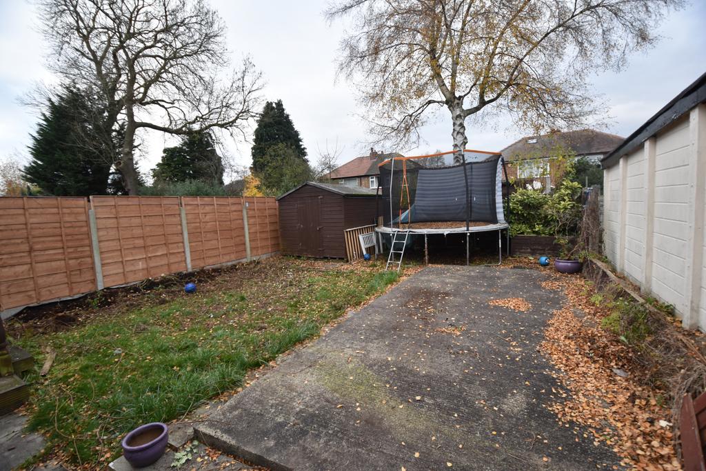 Mount Drive, Urmston, M41 3 bed semidetached house £300,000