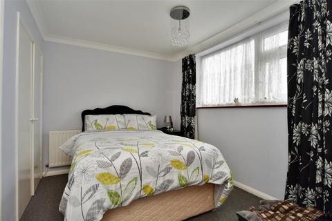 22 Admirals Walk, Chatham, ME5 8NL