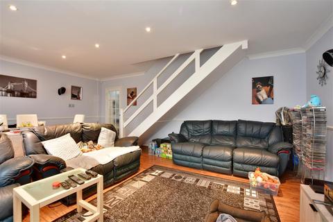 22 Admirals Walk, Chatham, ME5 8NL