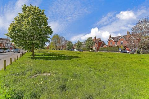 1 bedroom ground floor flat for sale, High Street, Cranleigh, Surrey