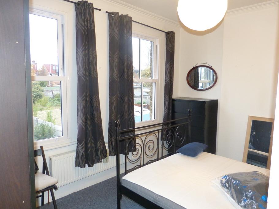 EGERTON GARDENS, London, NW4 1 bed flat £1,500 pcm (£346 pw)
