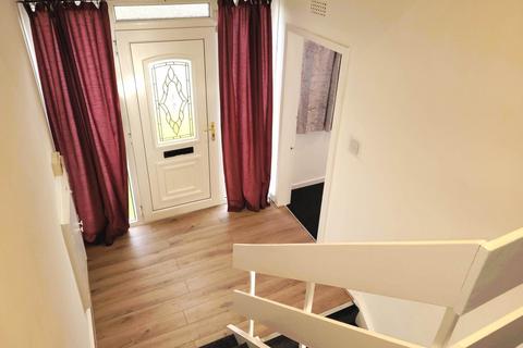 3 bedroom terraced house to rent, Leeward Circle, East Kilbride