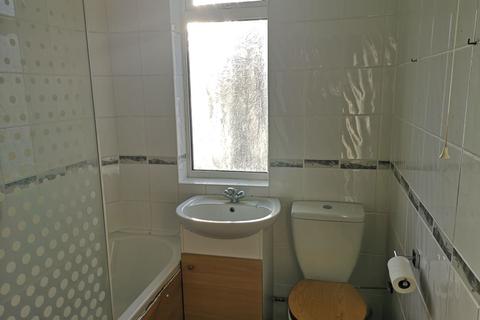 142 Heath Park Road, Heath Park, Romford, RM2 5XL