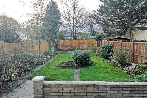 142 Heath Park Road, Heath Park, Romford, RM2 5XL