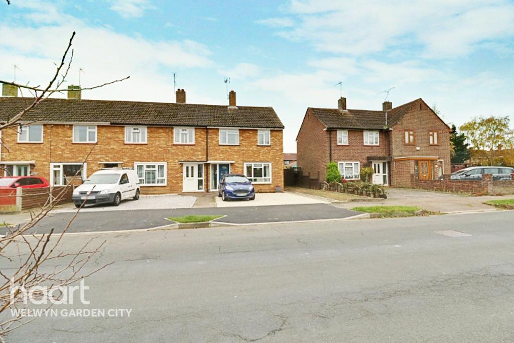 Bentley Road, HERTFORD 3 bed end of terrace house £375,000