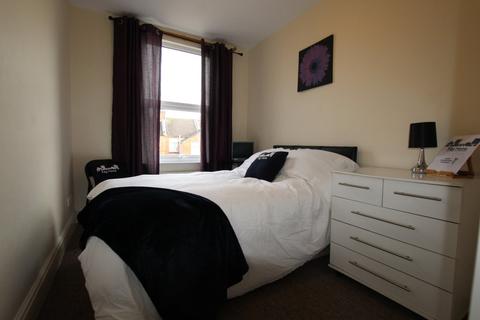 5 bedroom terraced house to rent - Lea Road, Abington