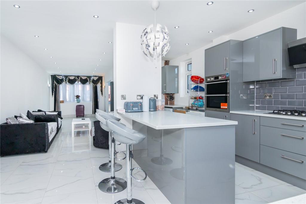 Harrowby Place, Willenhall, West Midlands, WV13 3 bed semidetached